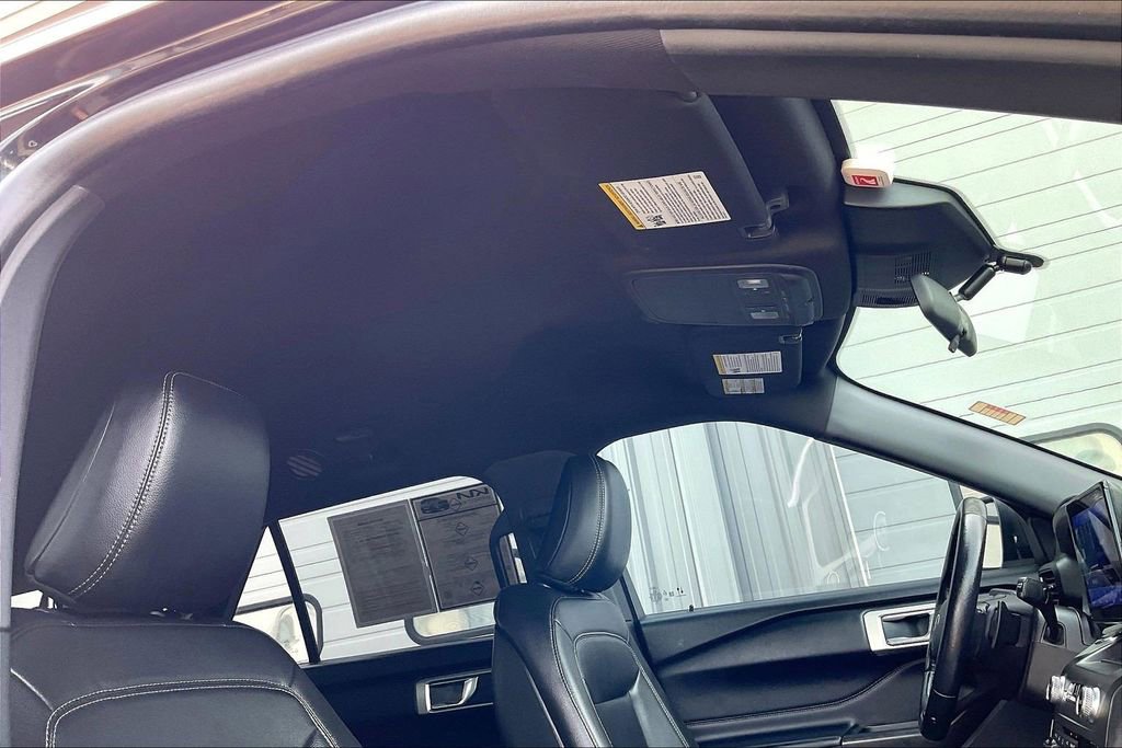 Used 2020 Ford Explorer XLT w/ Equipment Group 202A AWD/4WD image 22