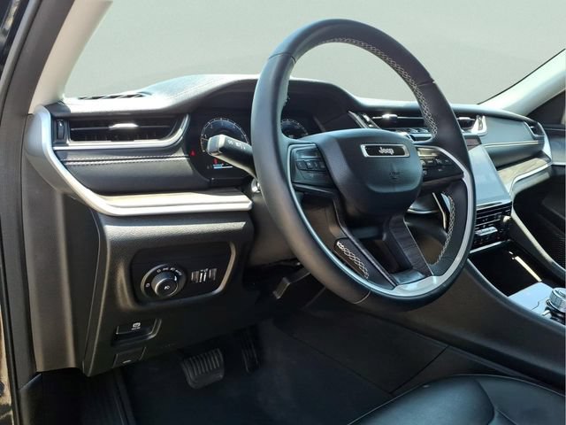 Used 2023 Jeep Grand Cherokee Limited AWD/4WD image 13