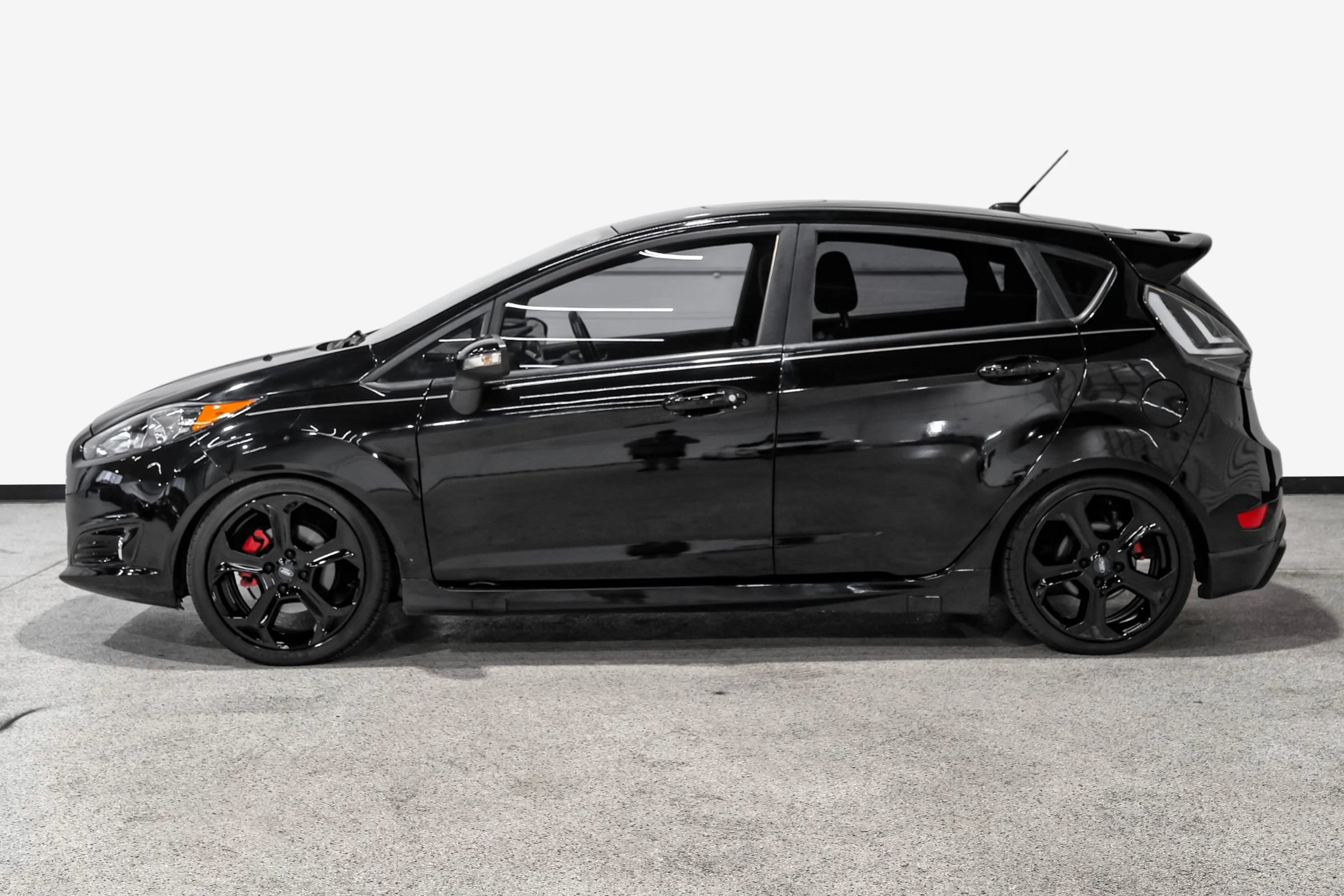 Used 2017 Ford Fiesta ST FWD image 9