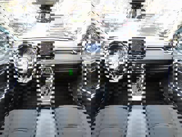 Used 2022 Toyota RAV4 LE image 17