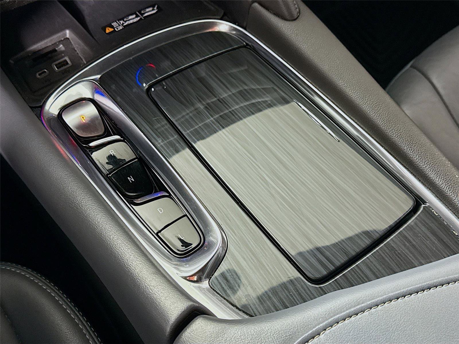 Used 2023 Buick Enclave Essence image 10