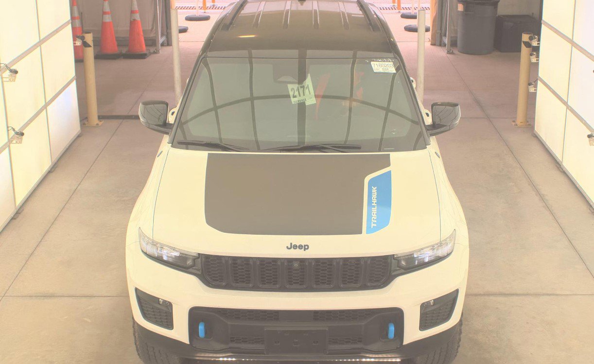 Used 2022 Jeep Grand Cherokee Trailhawk image 3