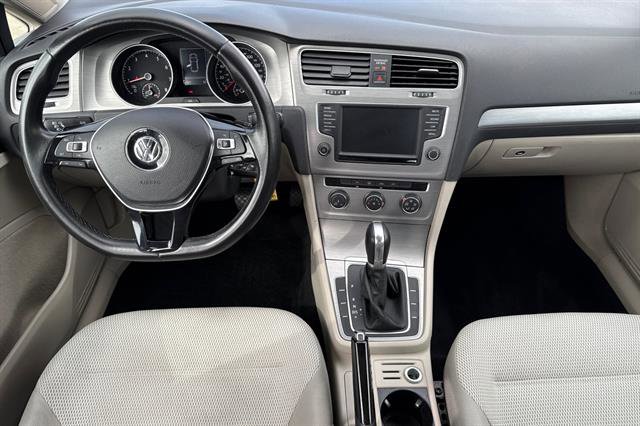 Used 2016 Volkswagen Golf S image 14