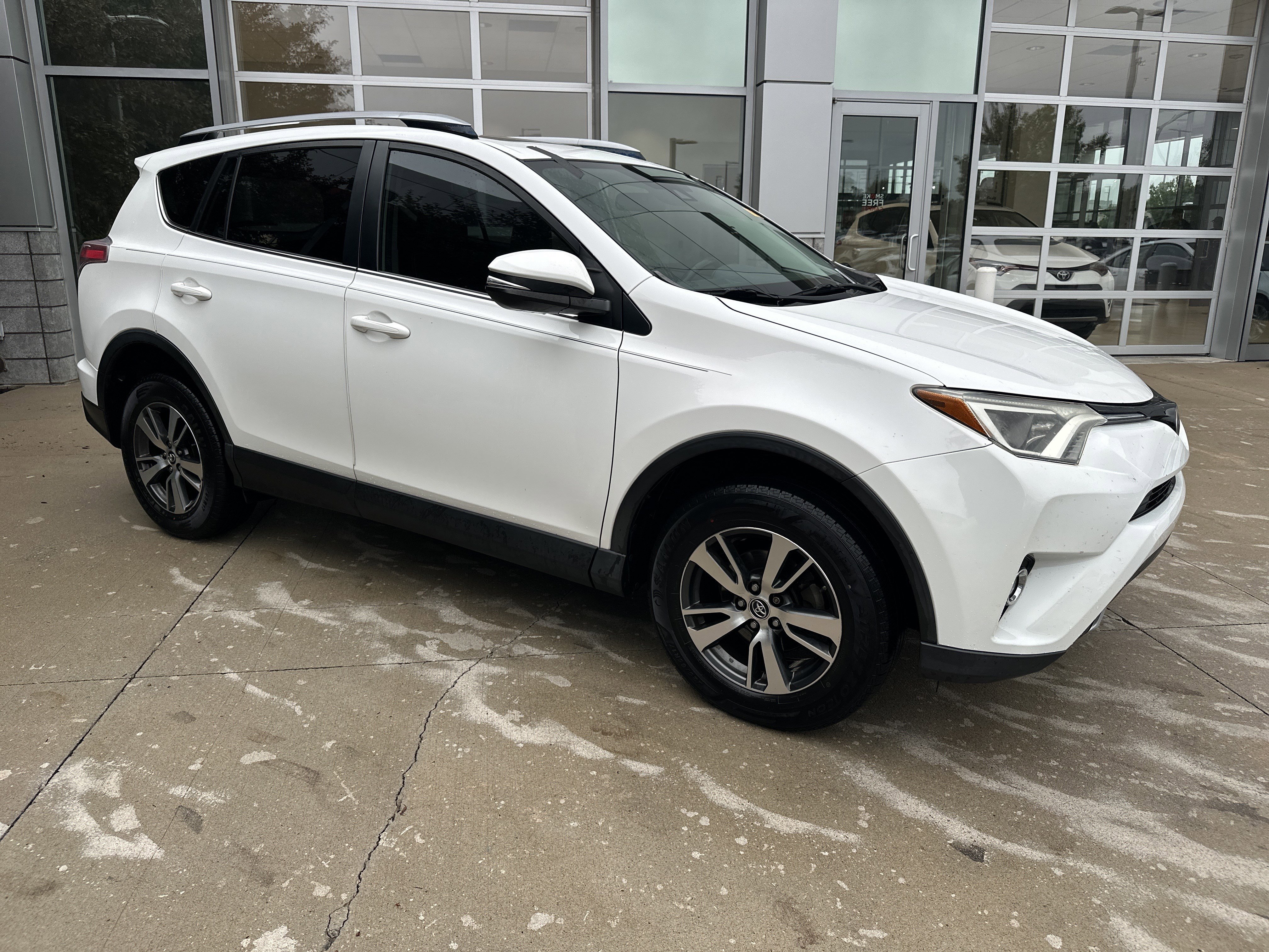 Used 2017 Toyota RAV4 XLE FWD video 2