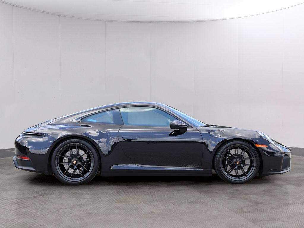 Certified 2025 Porsche 911 Carrera 4 GTS AWD/4WD image 9
