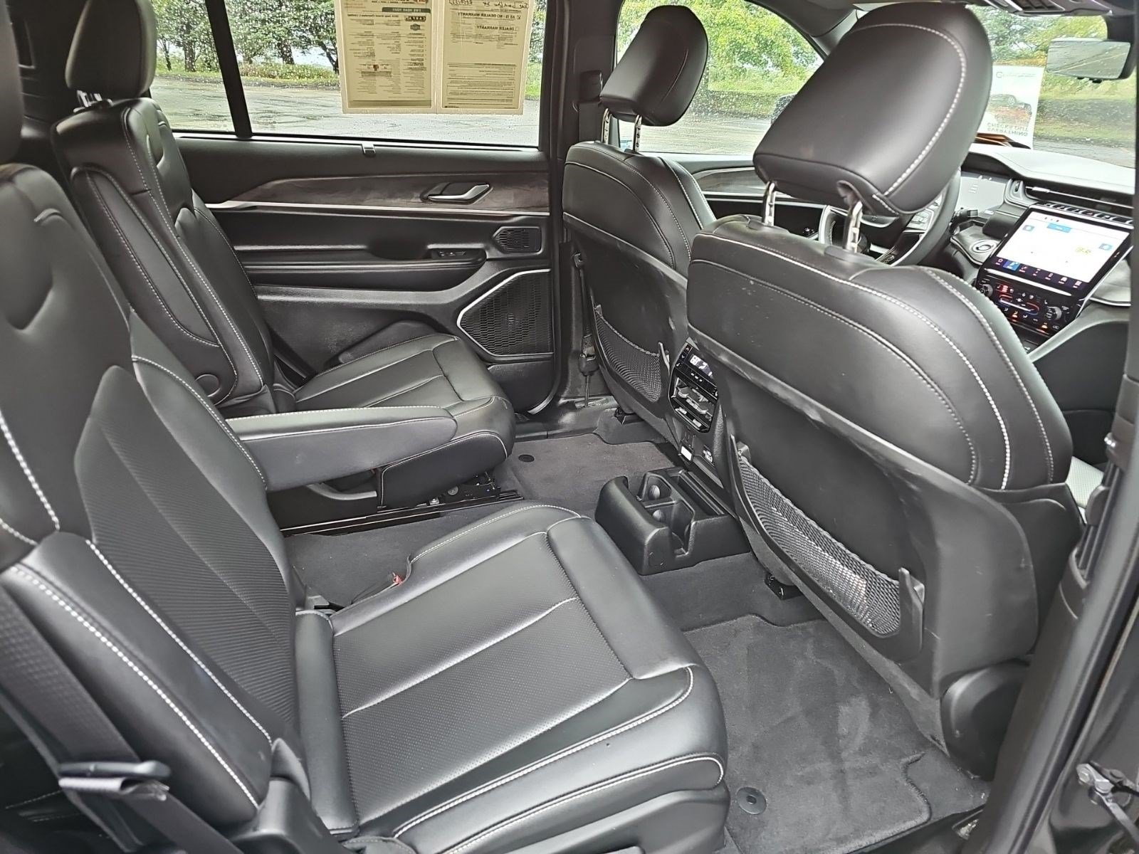 Used 2024 Jeep Grand Cherokee L Limited w/ Luxury Tech Group II AWD/4WD image 15