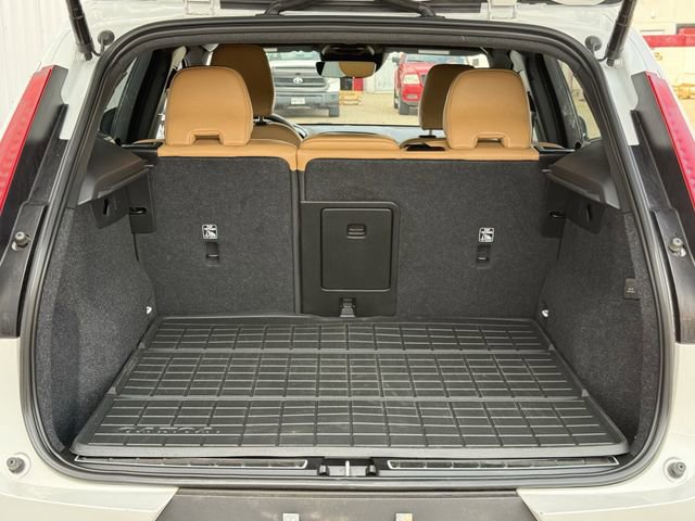 Used 2022 Volvo XC40 T5 Inscription w/ Advanced Package image 34