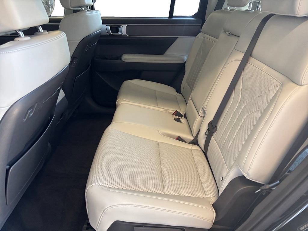 Used 2025 Hyundai Santa Fe SEL FWD image 14