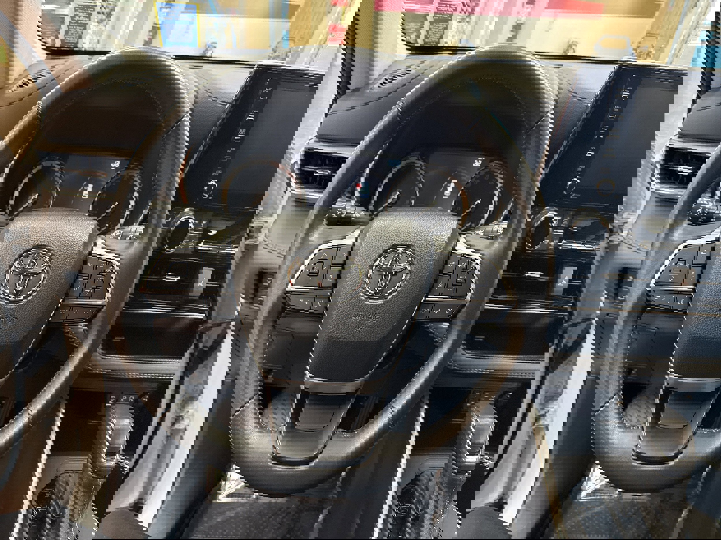 Used 2022 Toyota Highlander XLE image 31