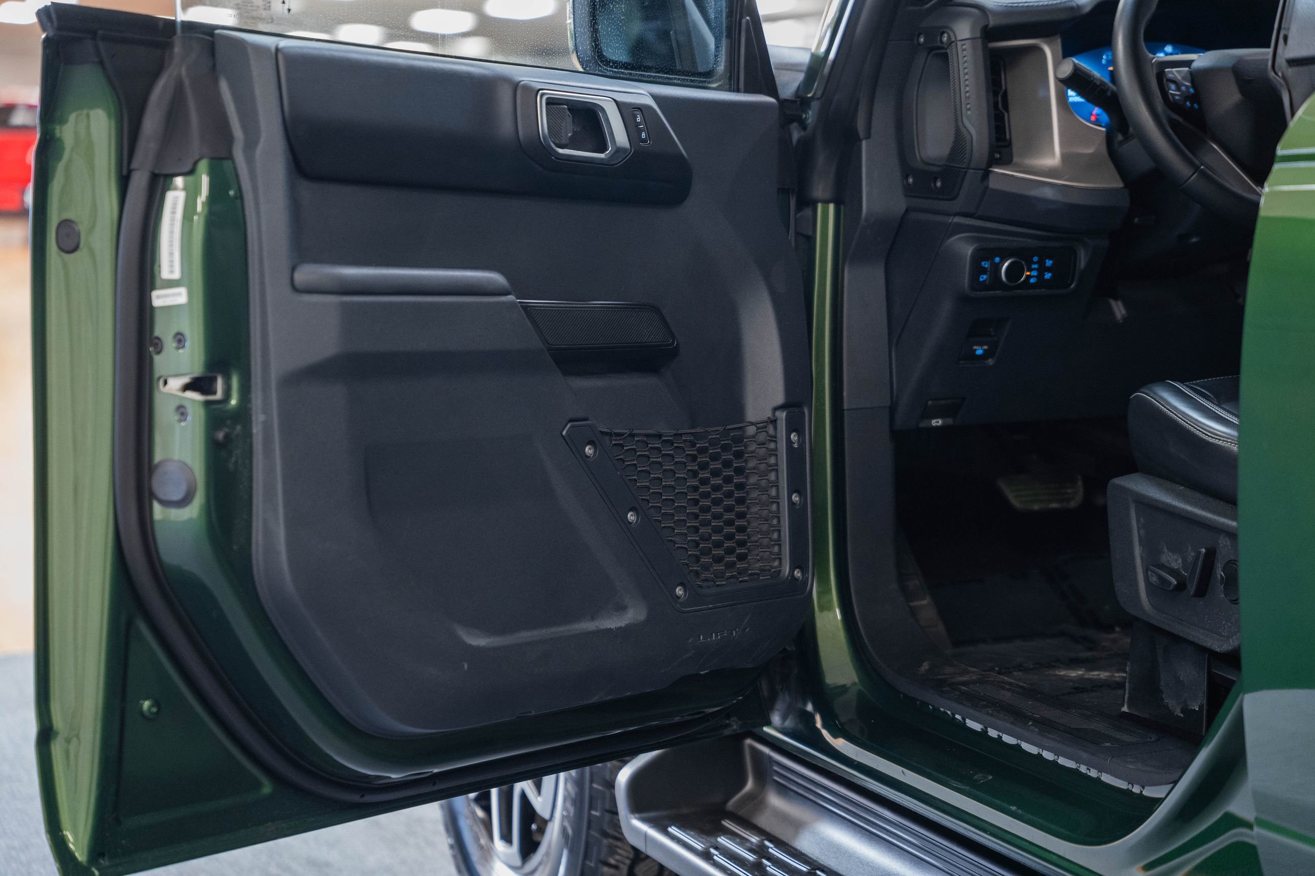 Used 2025 Ford Bronco Outer Banks image 44