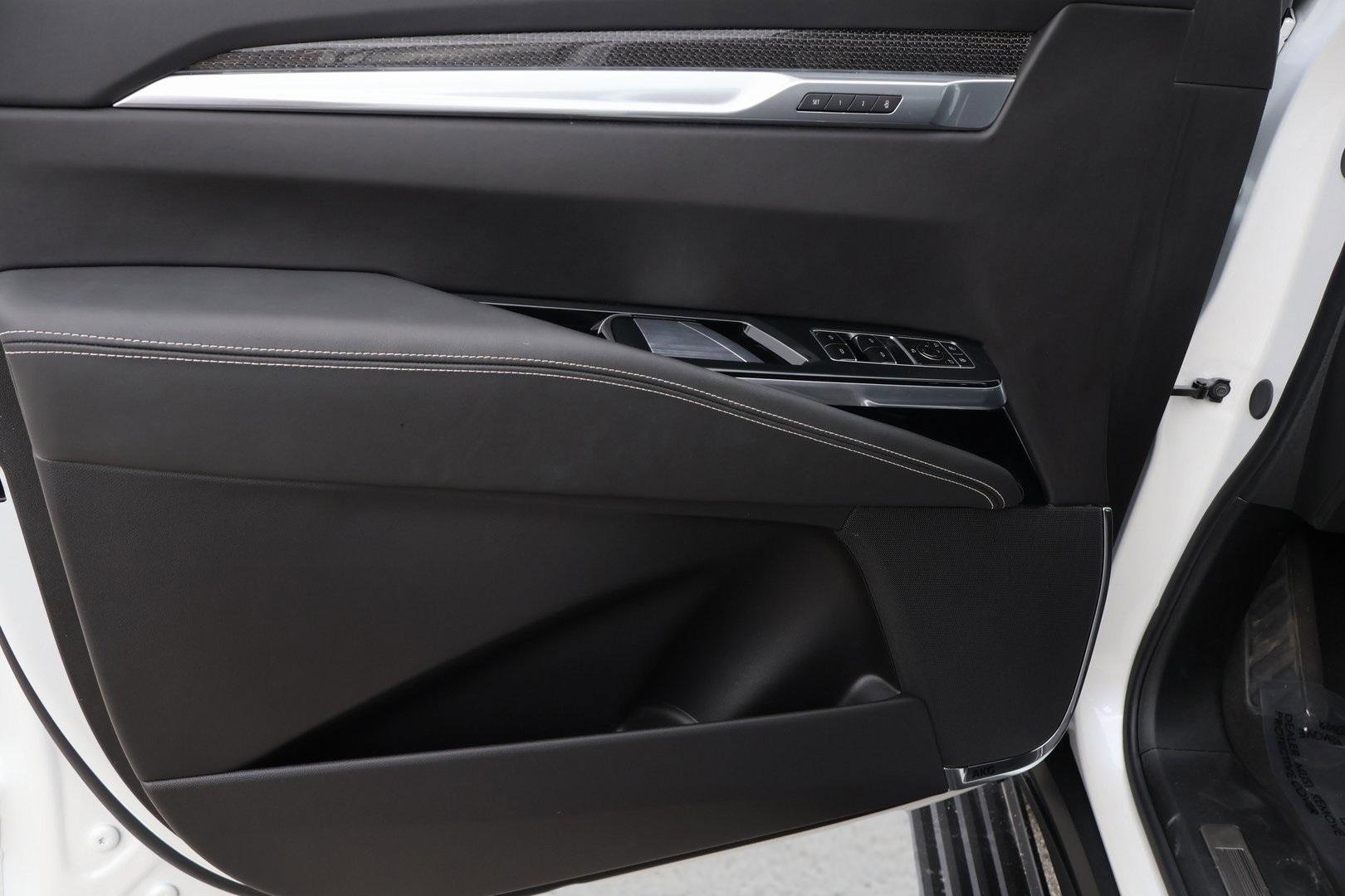 Used 2025 Cadillac Escalade V w/ LPO, ONYX Package image 26