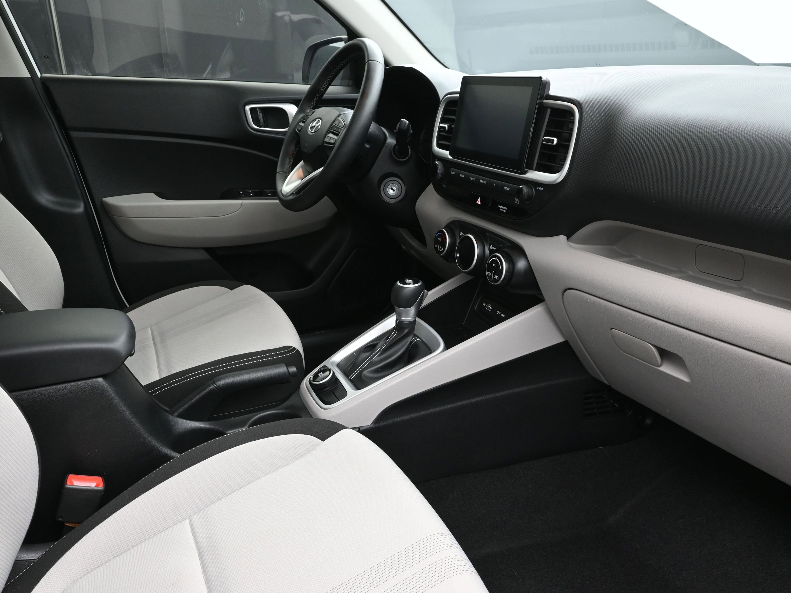 Certified 2022 Hyundai Venue SEL image 26