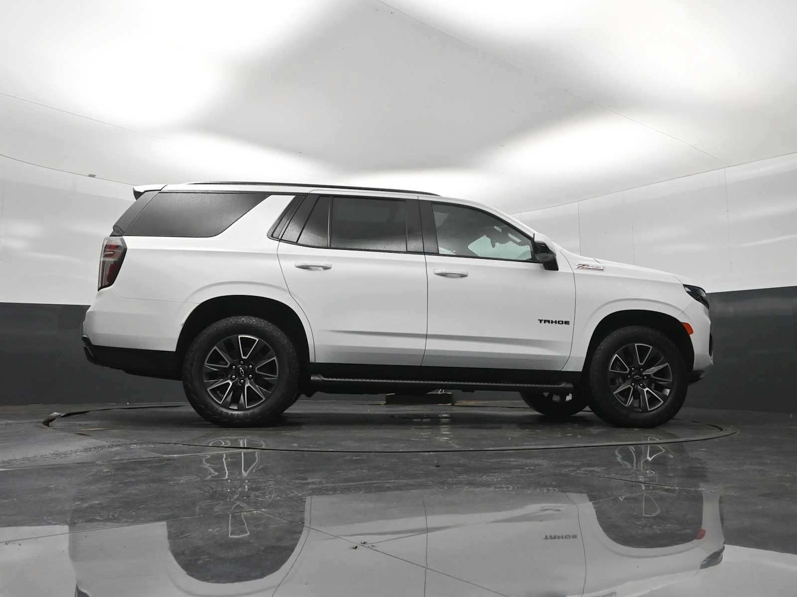 Used 2023 Chevrolet Tahoe Z71 w/ Luxury Package AWD/4WD image 25