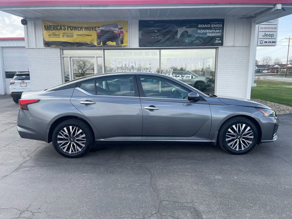 Used 2023 Nissan Altima 2.5 SV AWD/4WD image 2