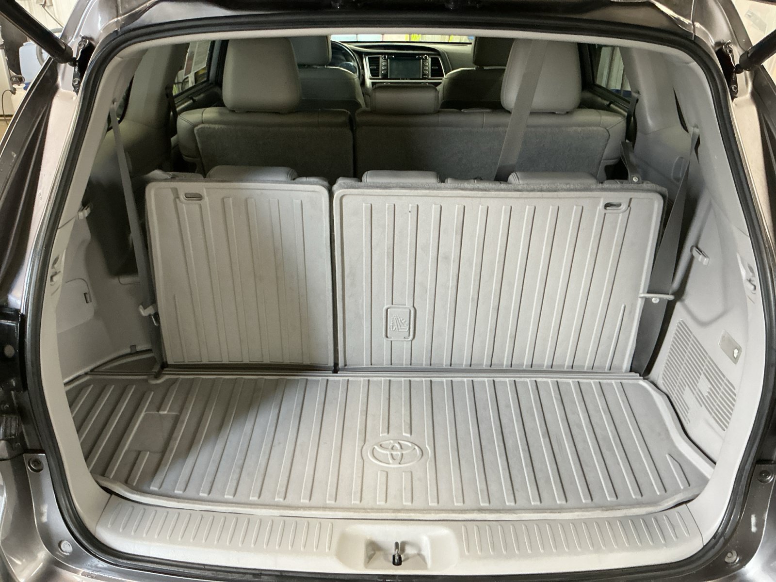 Used 2018 Toyota Highlander XLE AWD/4WD image 18