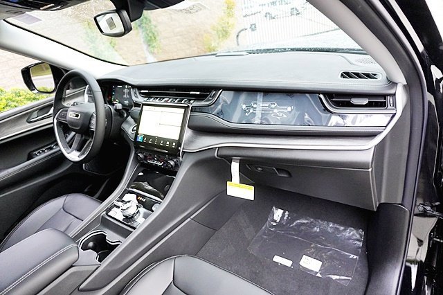 New 2023 Jeep Grand Cherokee Limited 4xe image 11