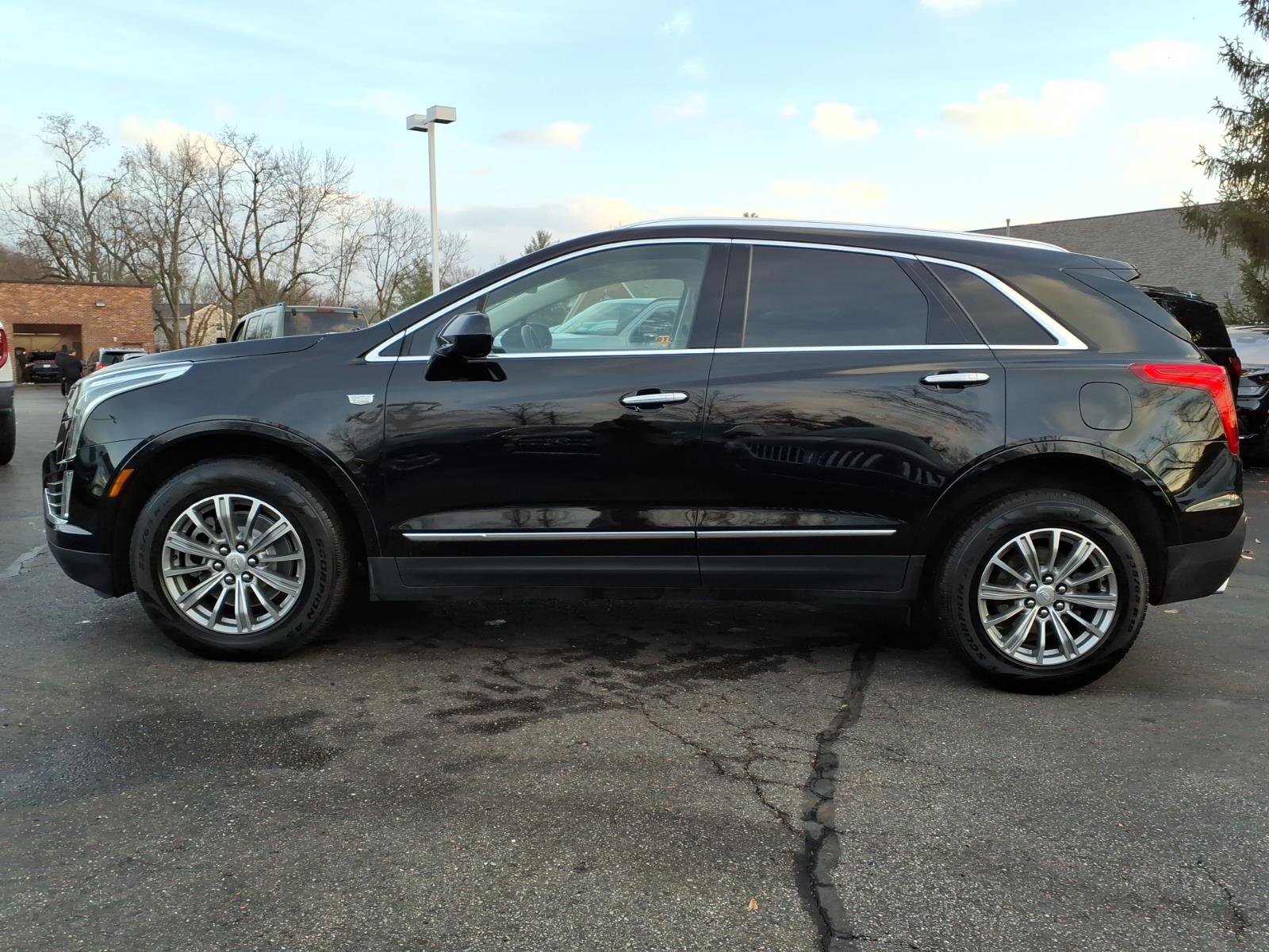 Used 2017 Cadillac XT5 Luxury w/ Driver Awareness Package image 4