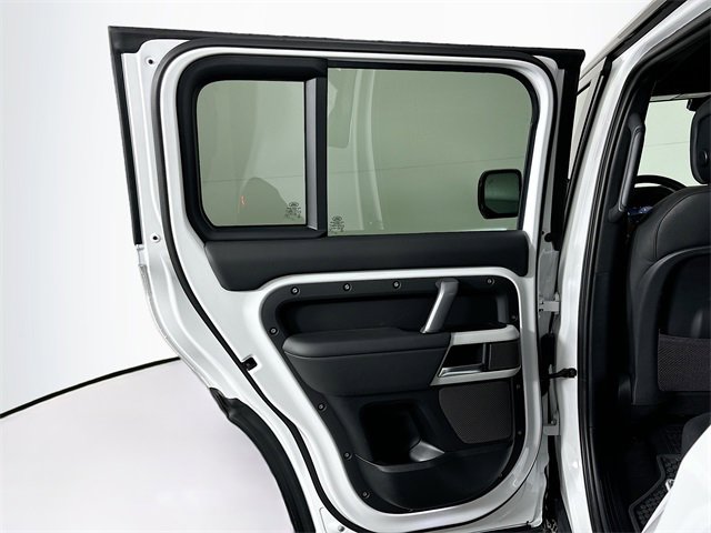 Used 2024 Land Rover Defender 110 X-Dynamic SE image 23