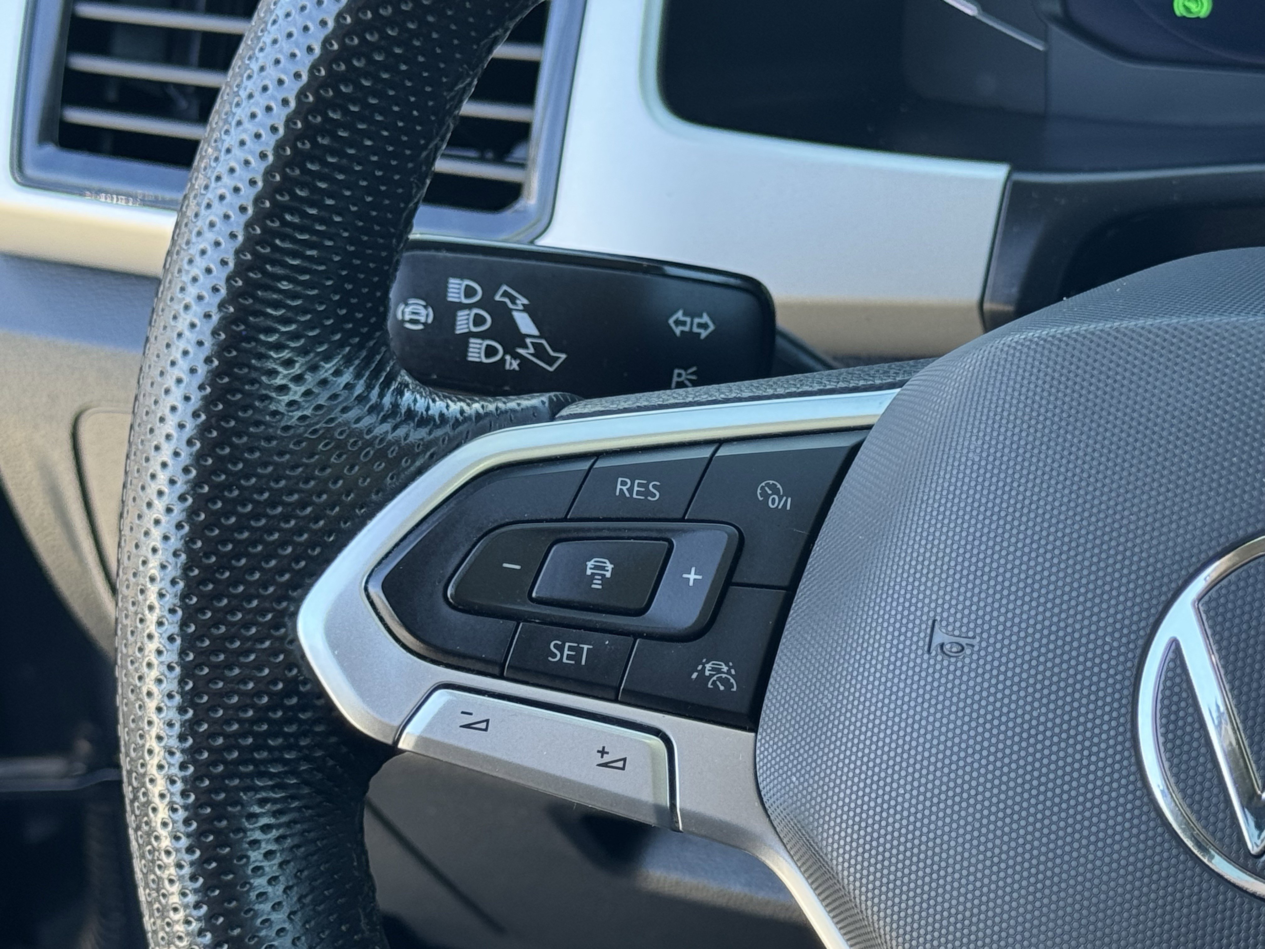 Used 2021 Volkswagen Atlas SEL R-Line image 21