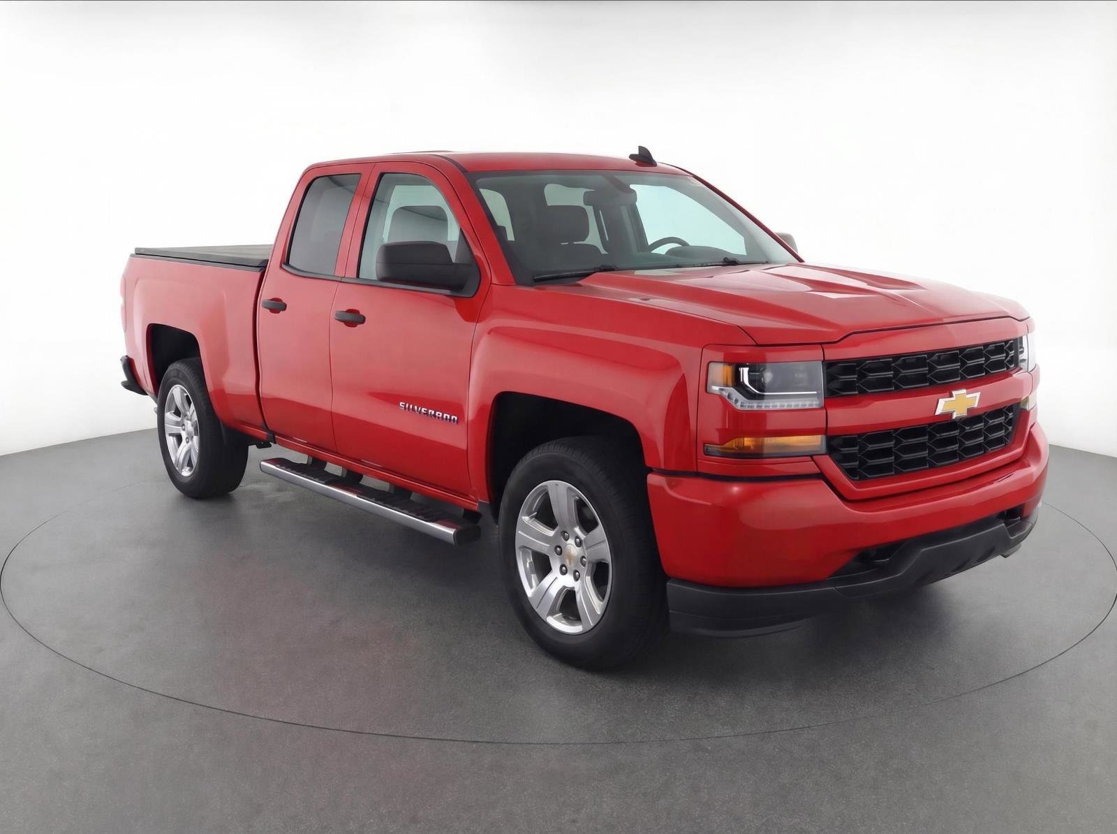 Used 2018 Chevrolet Silverado 1500 Custom w/ Custom Value Package RWD image 2