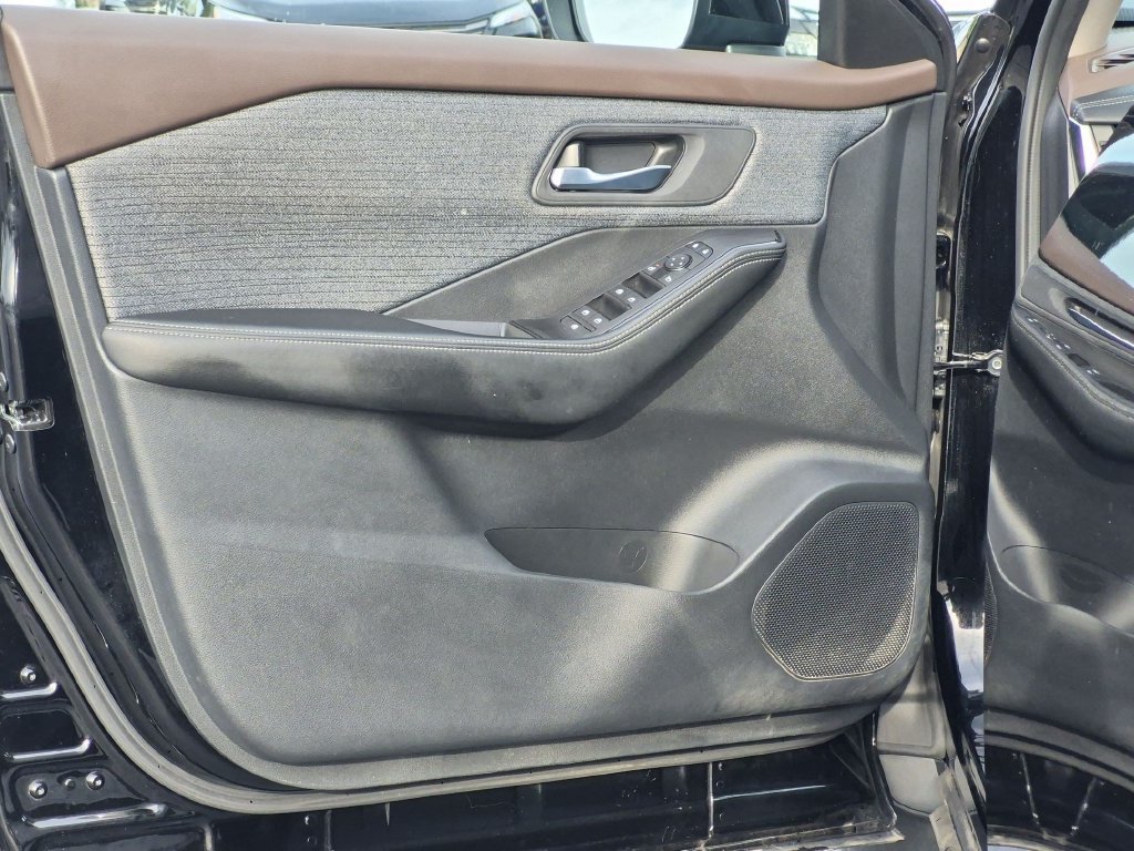 Used 2023 Nissan Rogue SV AWD/4WD image 12