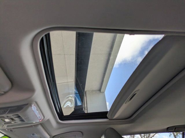 Used 2022 Toyota RAV4 XLE Premium image 22