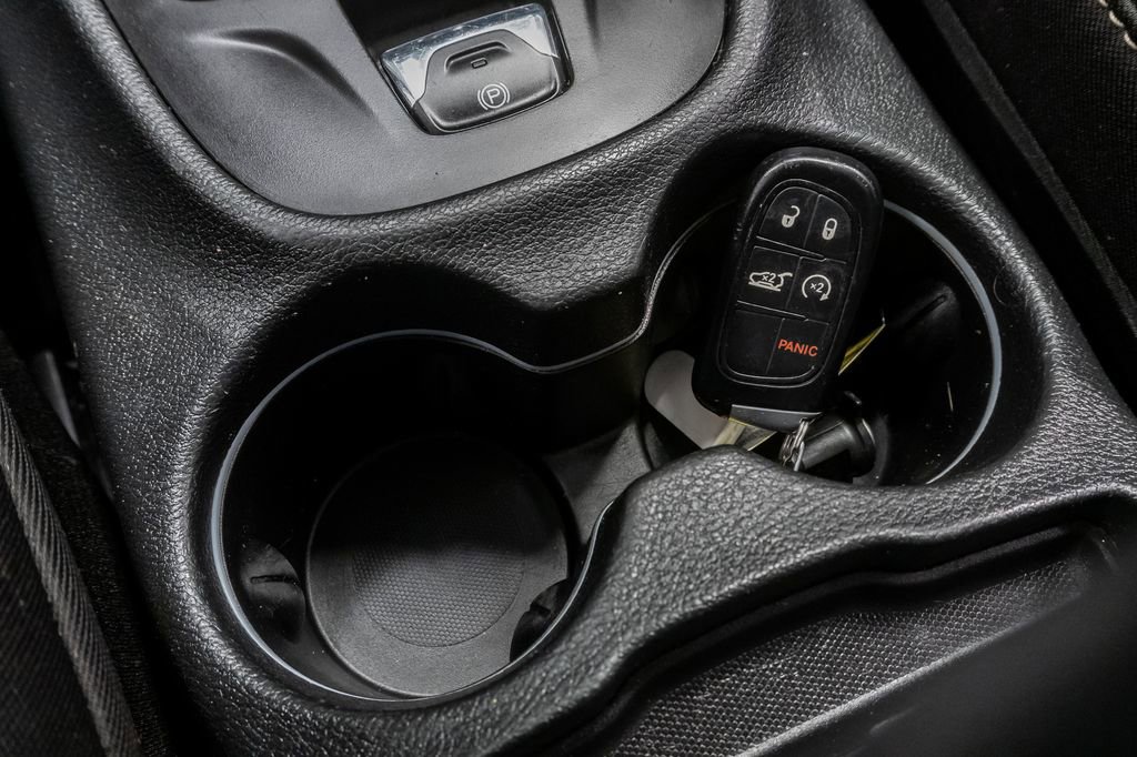 Used 2015 Jeep Cherokee Latitude w/ Comfort/Convenience Group FWD image 24