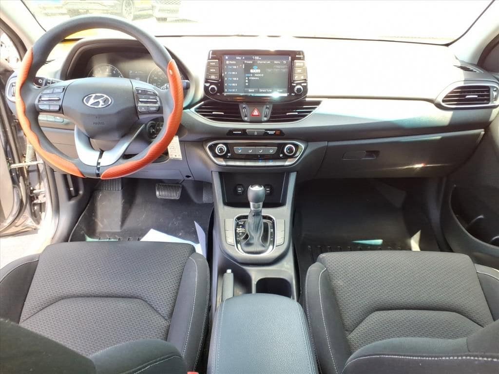 Used 2018 Hyundai Elantra GT FWD image 5