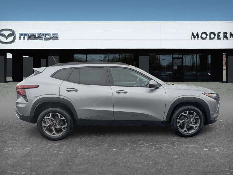 Used 2025 Chevrolet Trax LT image 4