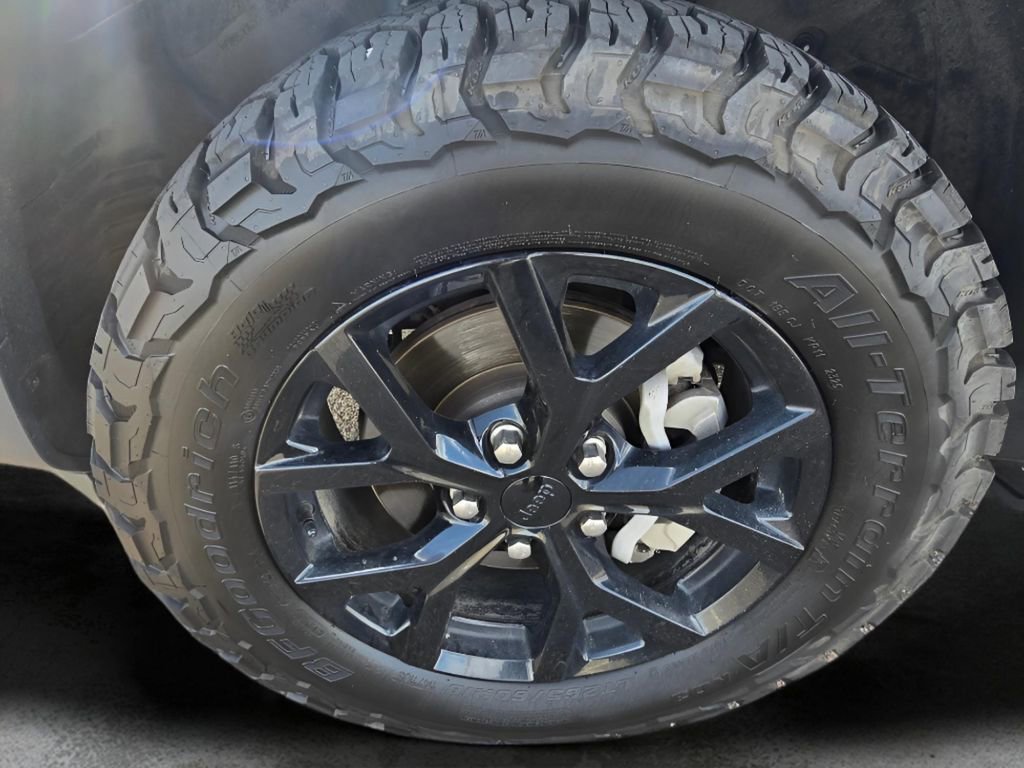 Used 2024 Jeep Grand Cherokee Altitude image 11