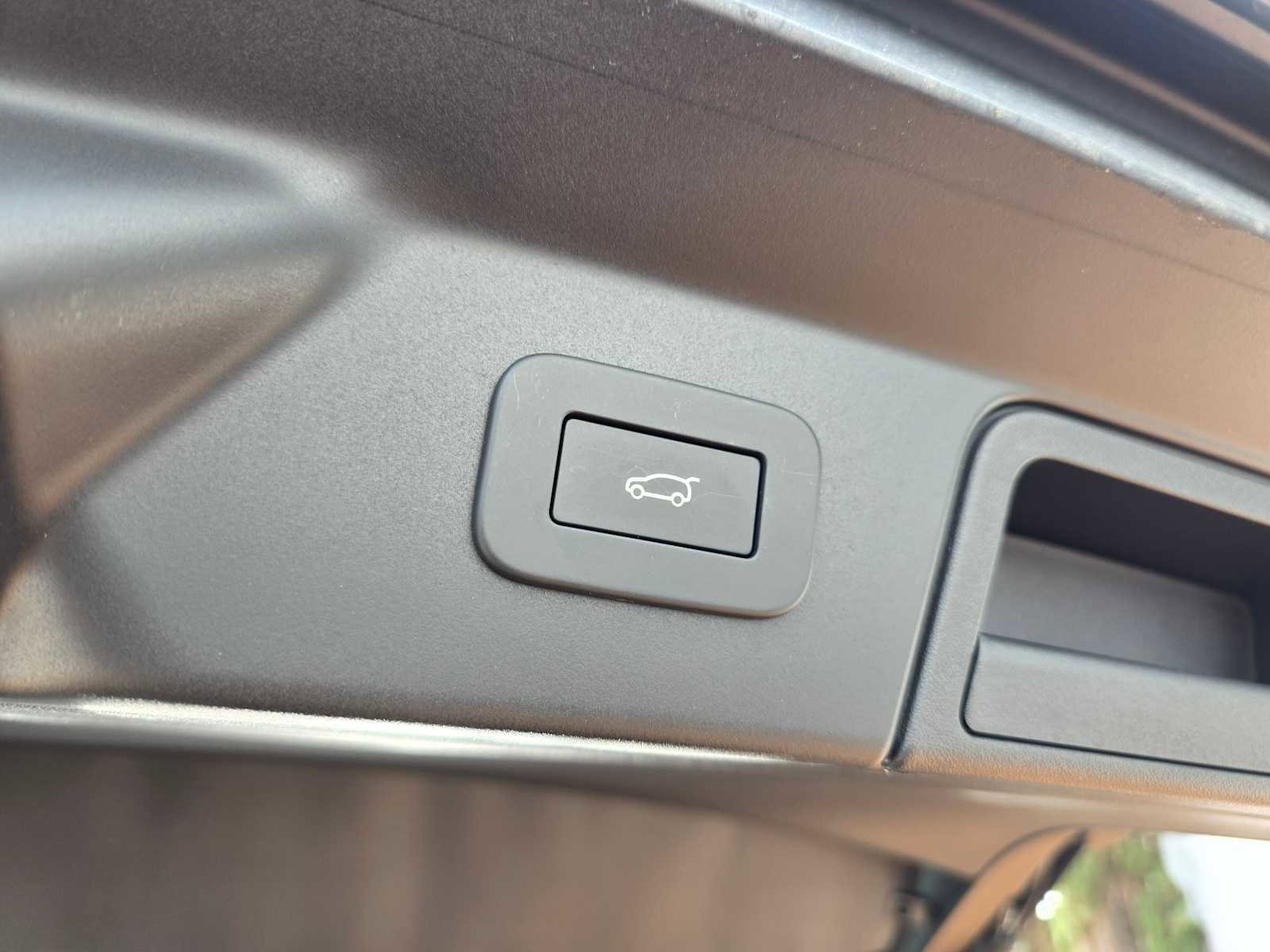 Used 2026 Land Rover Range Rover Velar S image 18