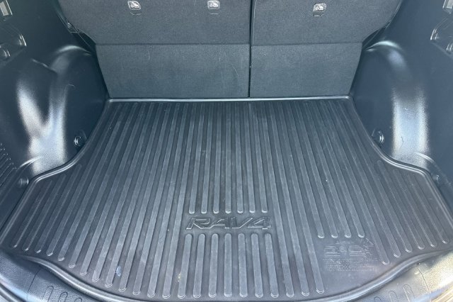 Certified 2018 Toyota RAV4 XLE FWD image 19