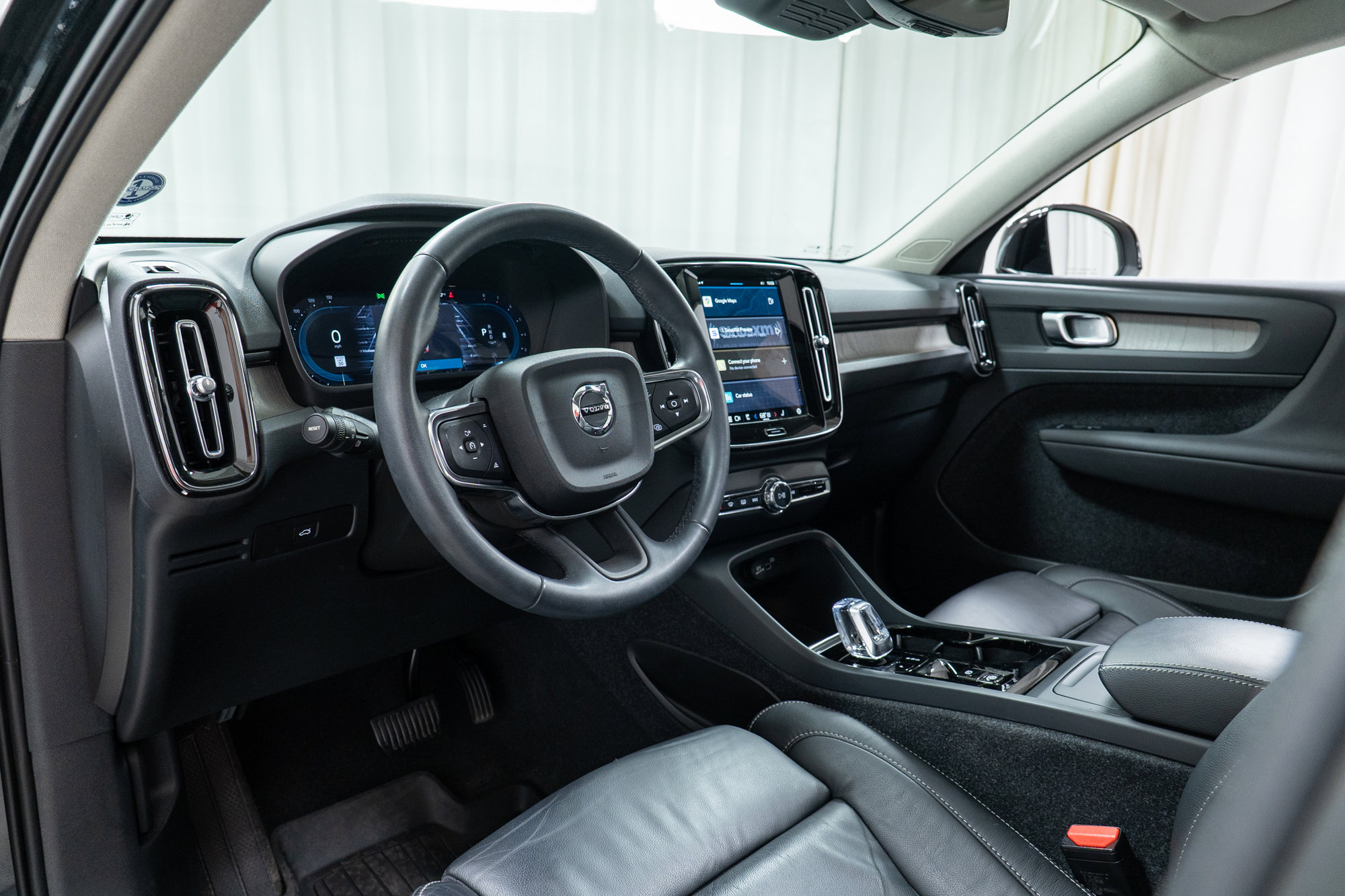 Used 2023 Volvo XC40 B5 Plus w/ Protection Package Premier image 12