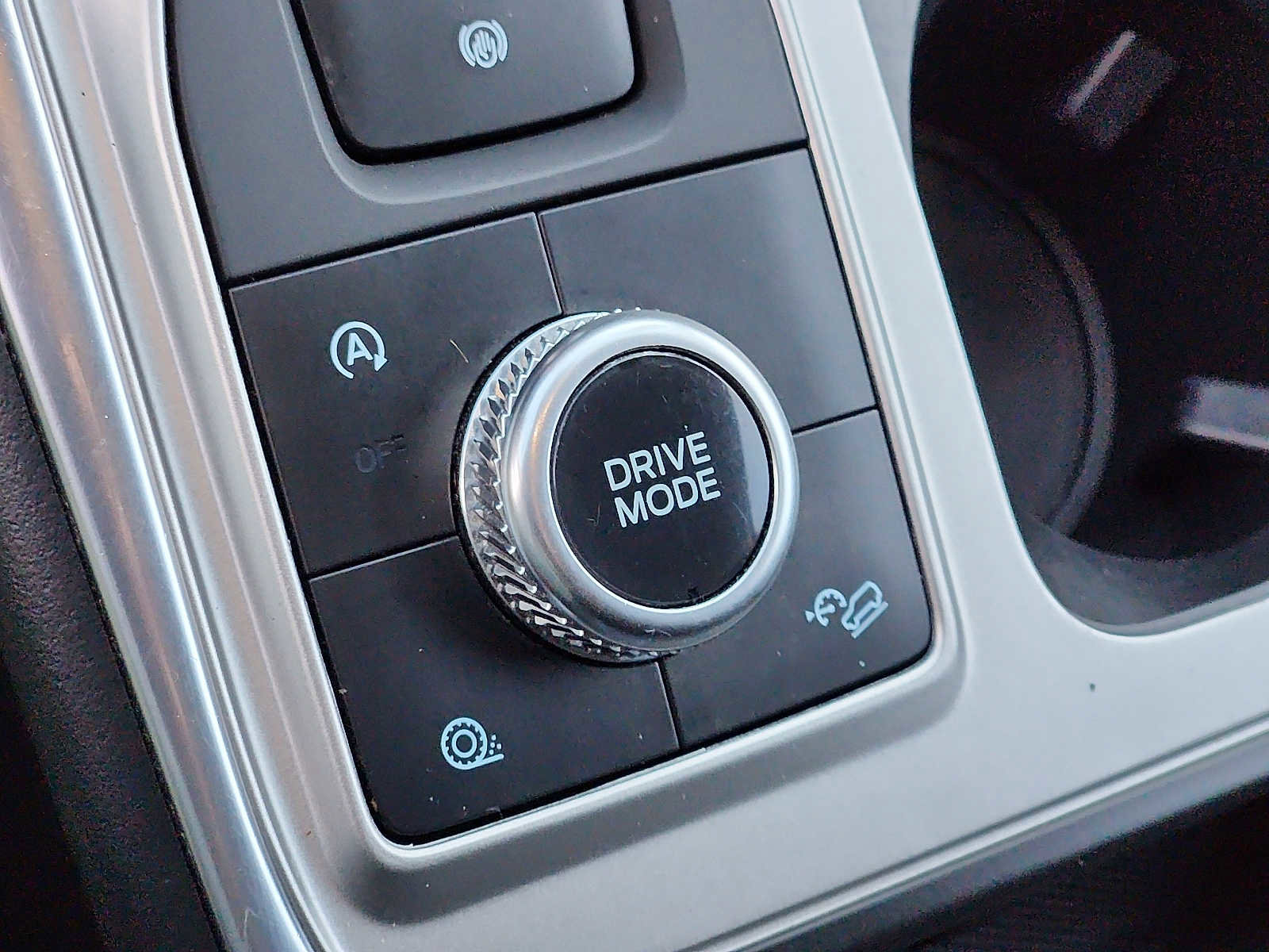 Used 2020 Ford Explorer XLT w/ Equipment Group 202A image 26