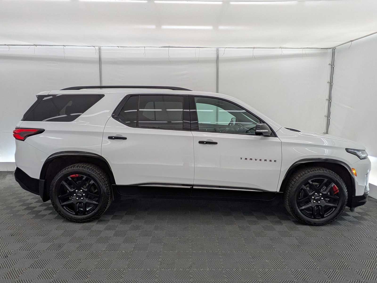 Used 2024 Chevrolet Traverse Premier w/ Redline Edition AWD/4WD image 7