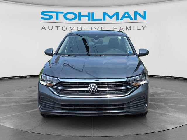 Used 2024 Volkswagen Jetta SE FWD image 2