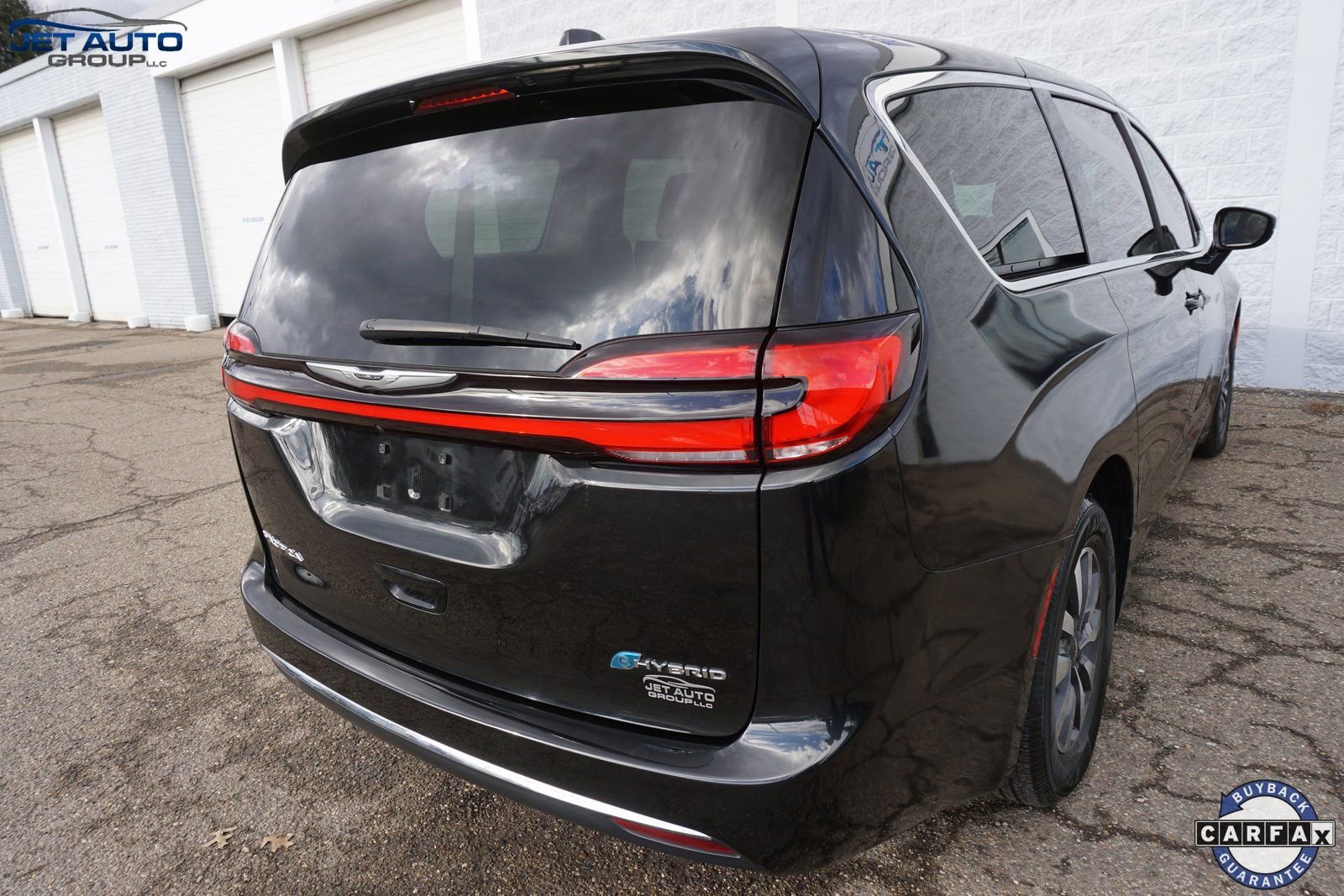 Used 2022 Chrysler Pacifica Touring-L image 11