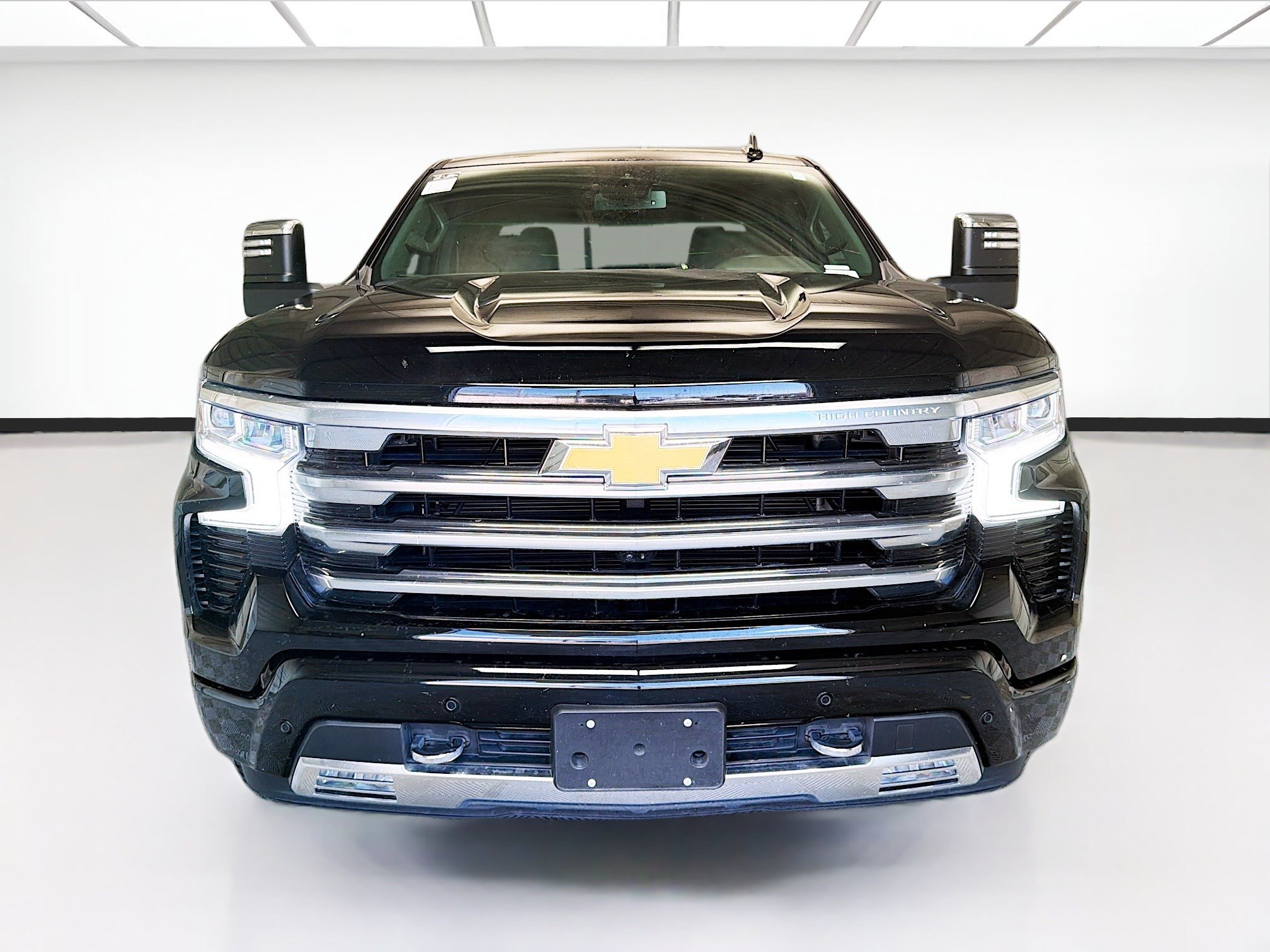 Used 2025 Chevrolet Silverado 1500 High Country w/ High Country Premium Package AWD/4WD image 2
