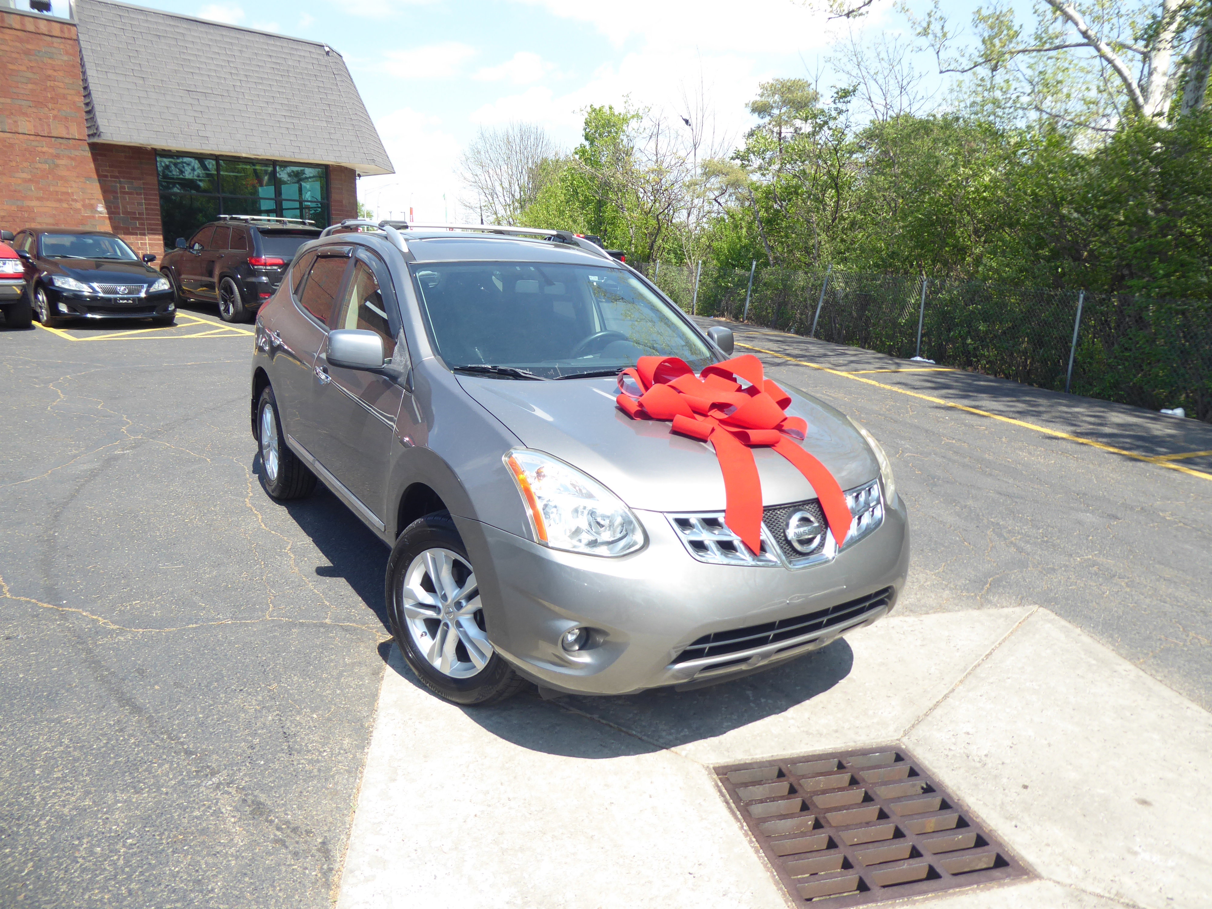 Used 2012 Nissan Rogue SV w/ Premium Pkg AWD/4WD image 2