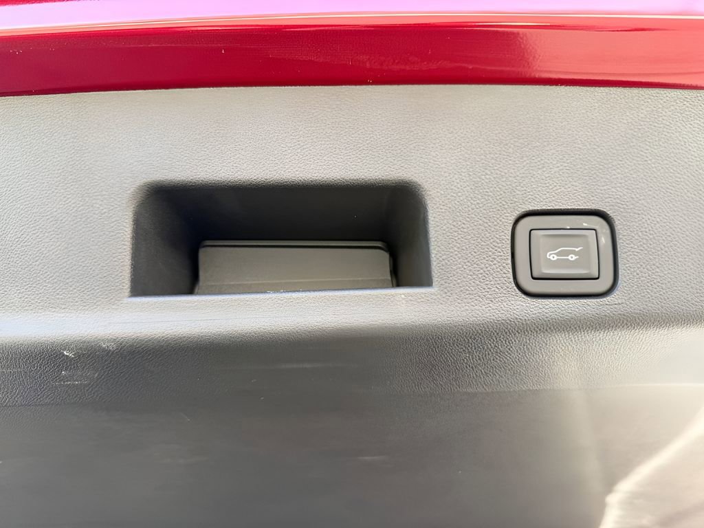 Used 2025 Chevrolet Traverse RS w/ LPO, Floor Liner Package AWD/4WD image 38