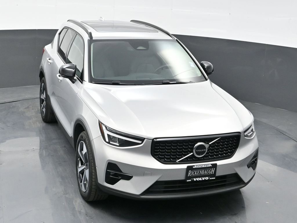 Used 2024 Volvo XC40 B5 Plus image 17
