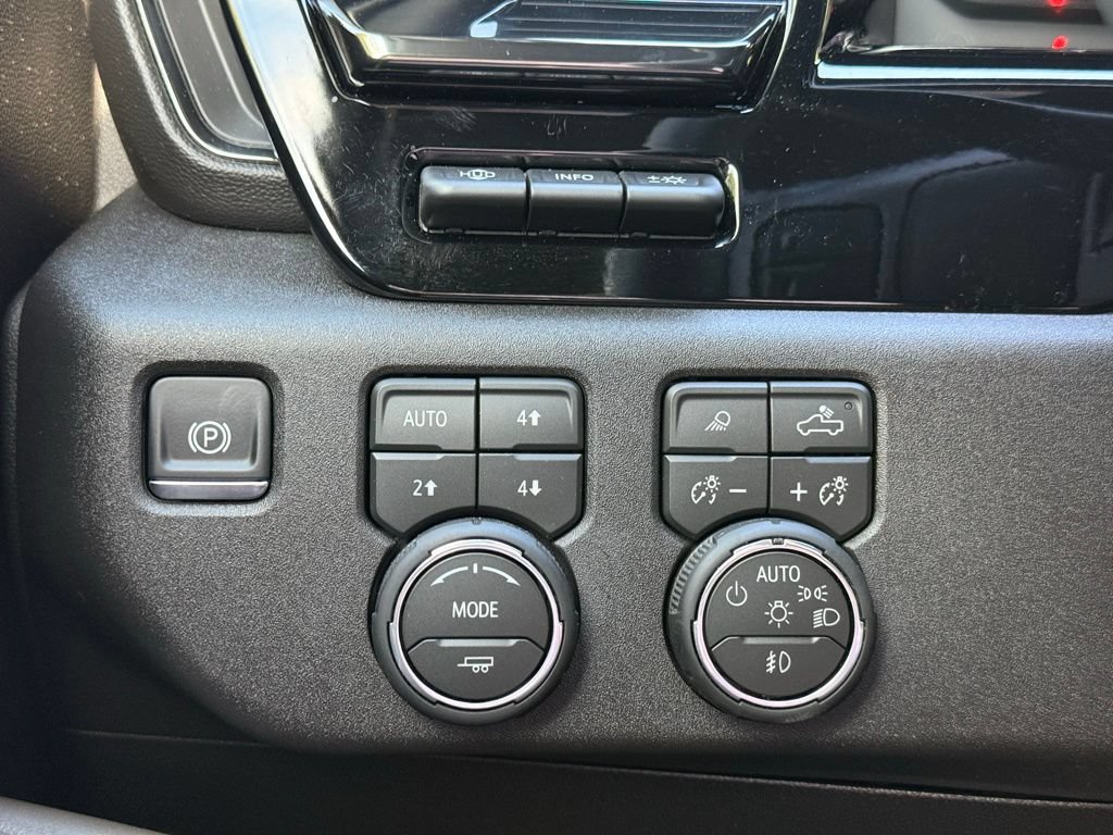 Used 2026 Chevrolet Silverado 2500 ZR2 AWD/4WD image 10