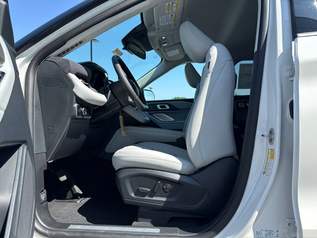 New 2026 Ford Explorer Platinum w/ LUX Leather Package AWD/4WD image 4