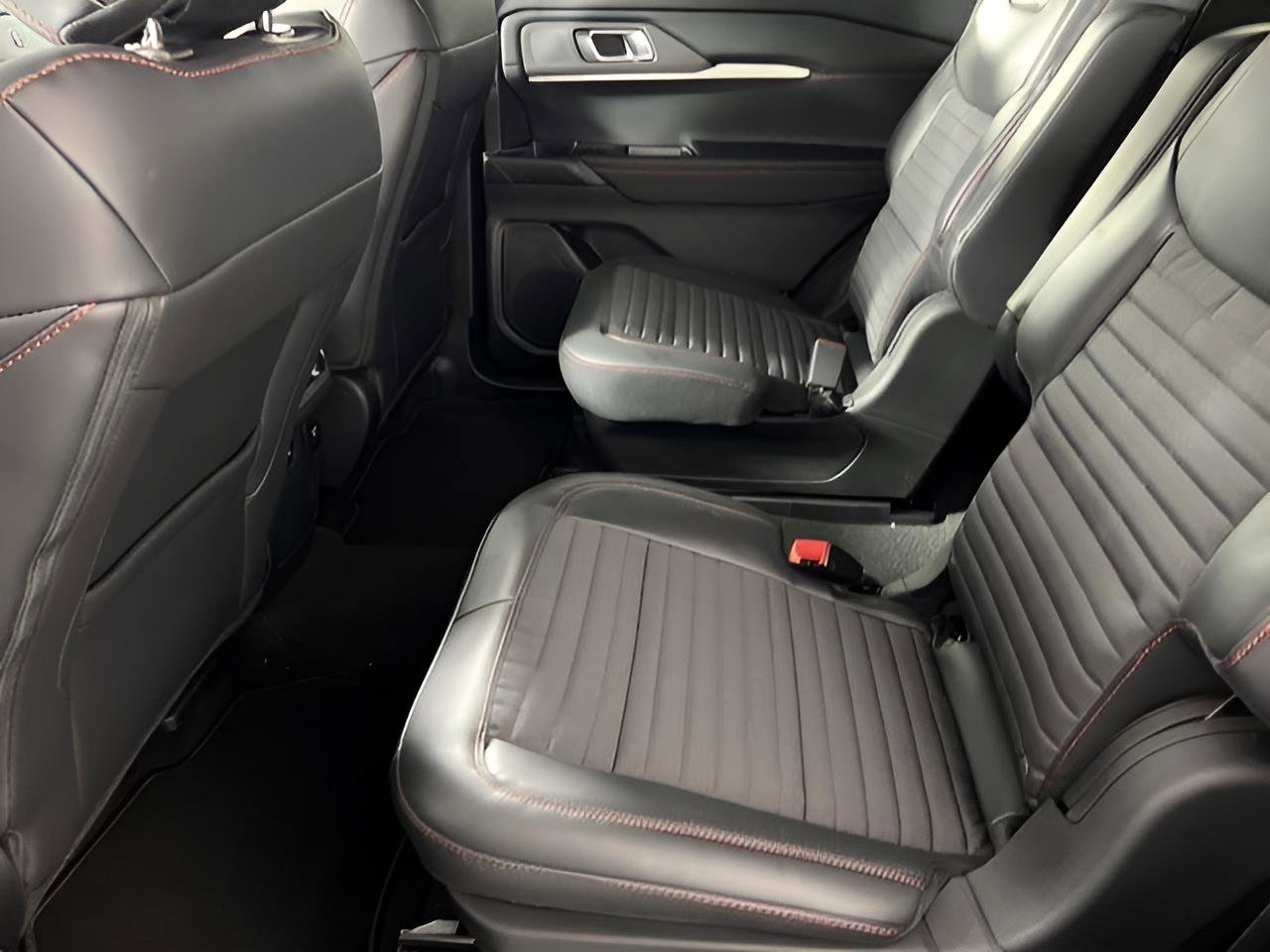 Used 2025 Ford Explorer ST-Line w/ Premium Package image 22