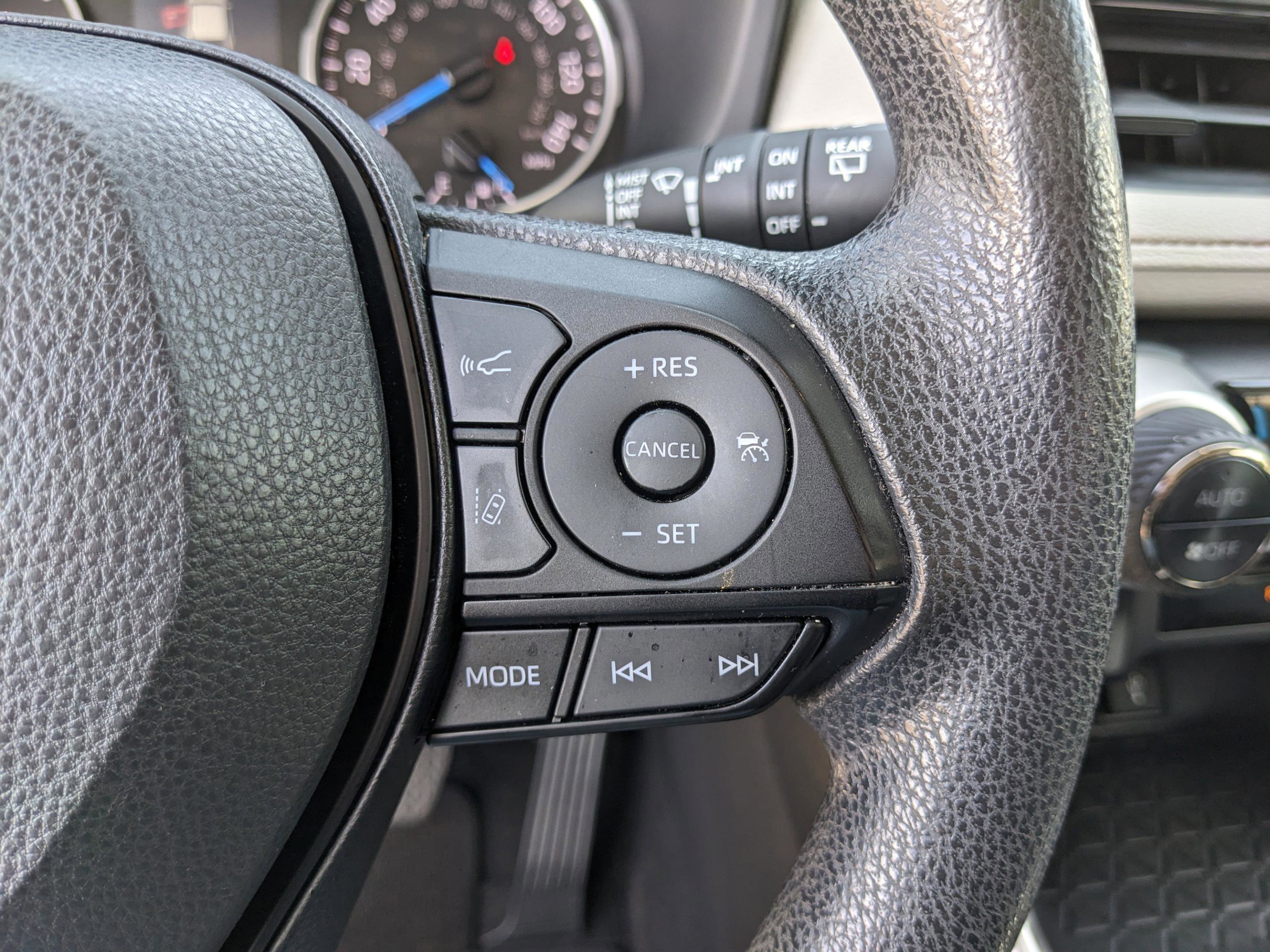 Used 2022 Toyota RAV4 XLE image 27