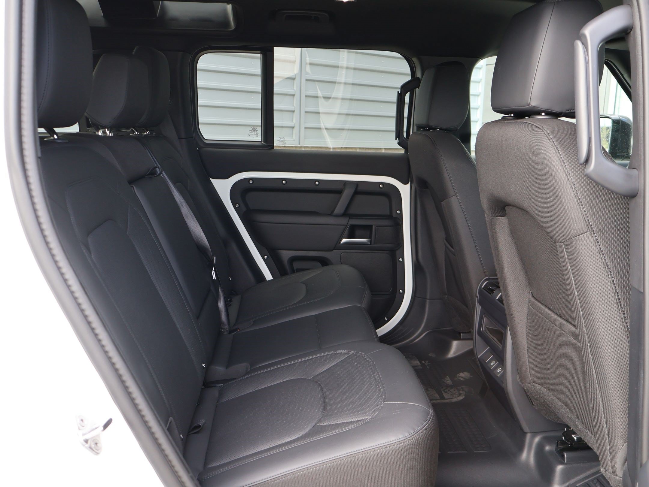 Used 2025 Land Rover Defender 110 S AWD/4WD image 32