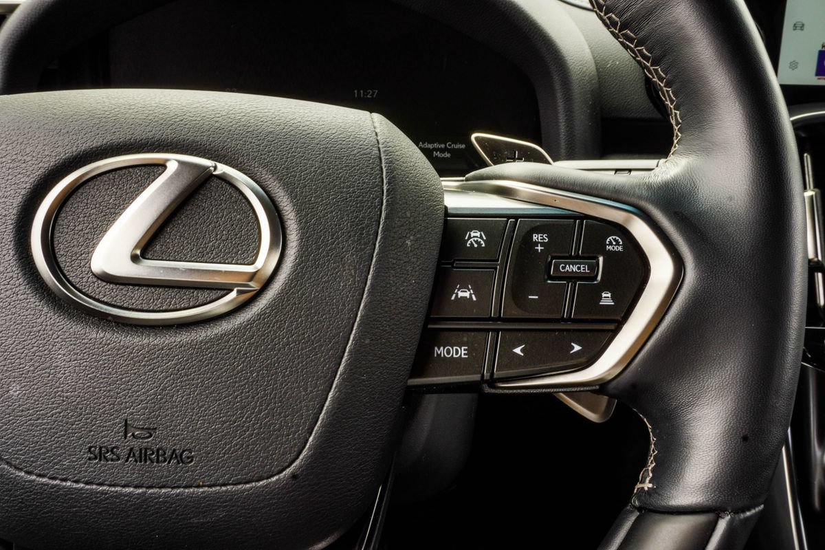 Used 2025 Lexus LX 700h Luxury w/ Appearance Package AWD/4WD image 33