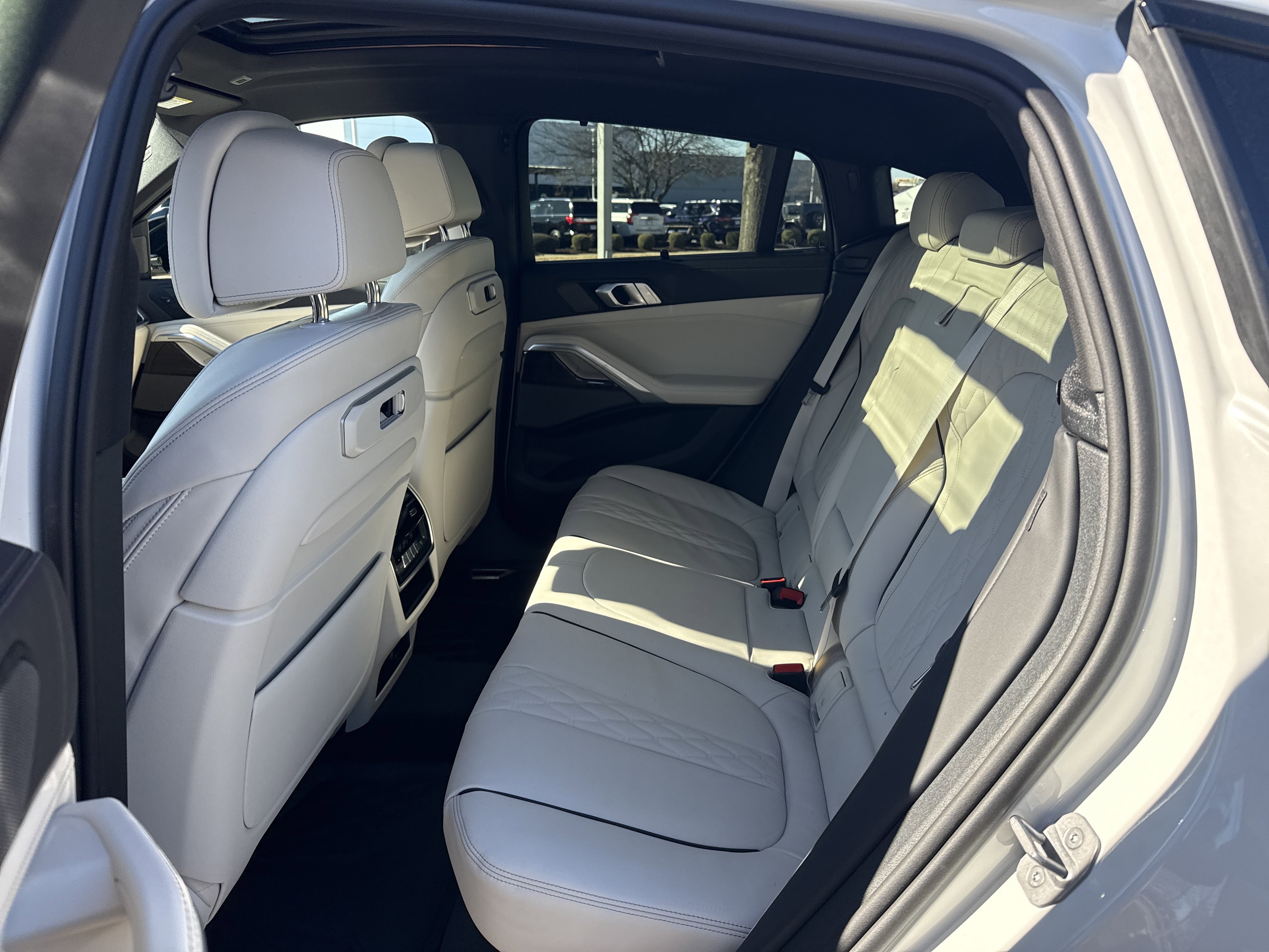 New 2026 BMW X6 xDrive40i w/ Executive Package AWD/4WD image 11