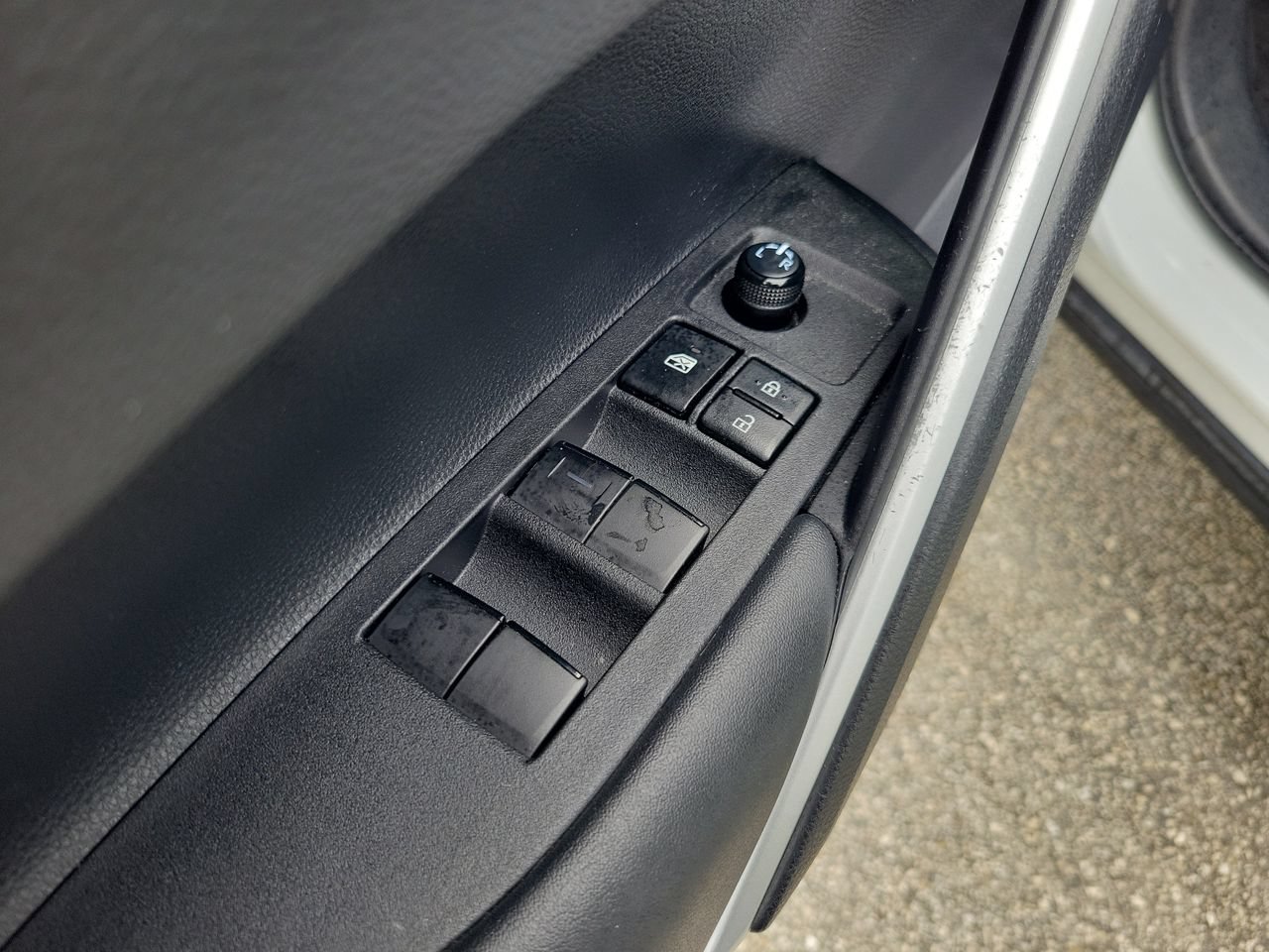 Used 2024 Toyota Corolla Cross AWD Hybrid w/ Convenience Package image 15