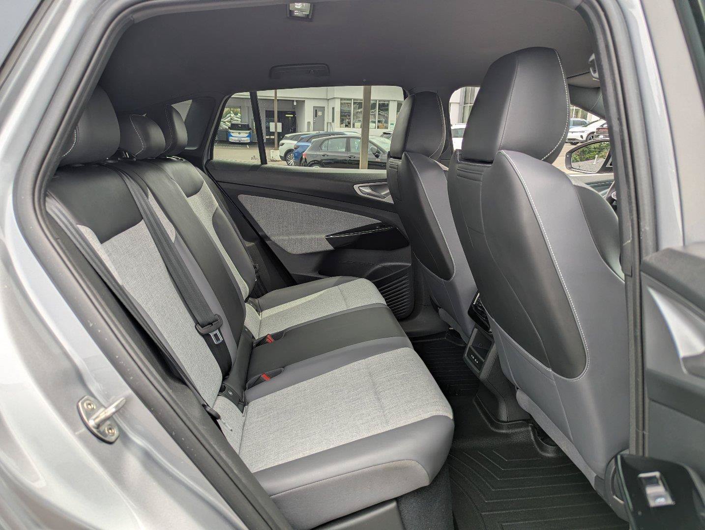 Used 2023 Volkswagen ID.4 Pro AWD/4WD image 31